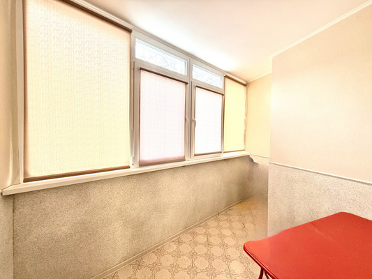 Продам трехкомнатную (3-комн.) квартиру, Залесская ул, 70а, Симферополь г