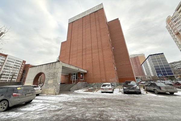 Сдам коммерческое помещение 215,6 м2, Уральская ул, 2, Екатеринбург г