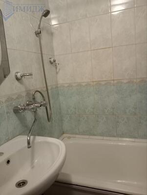 Сдам двухкомнатную (2-комн.) квартиру, Парашютная ул, 82А, Красноярск г