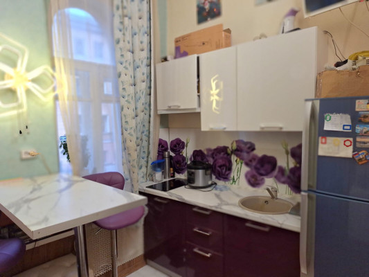 Продам комнату в 5-комн. квартире, 4-я Советская ул, 37, Санкт-Петербург г