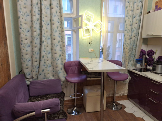 Продам комнату в 5-комн. квартире, 4-я Советская ул, 37, Санкт-Петербург г