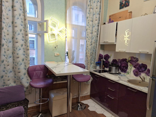 Продам комнату в 5-комн. квартире, 4-я Советская ул, 37, Санкт-Петербург г