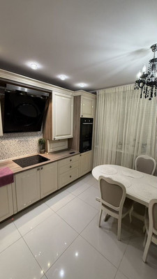 Продам трехкомнатную (3-комн.) квартиру, Добролюбова ул, 48, Калининград г