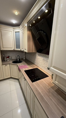 Продам трехкомнатную (3-комн.) квартиру, Добролюбова ул, 48, Калининград г