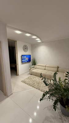 Продам трехкомнатную (3-комн.) квартиру, Добролюбова ул, 48, Калининград г