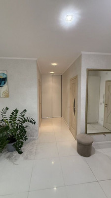 Продам трехкомнатную (3-комн.) квартиру, Добролюбова ул, 48, Калининград г