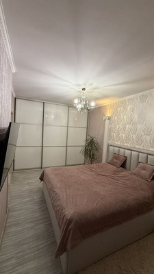 Продам трехкомнатную (3-комн.) квартиру, Добролюбова ул, 48, Калининград г