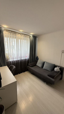 Продам трехкомнатную (3-комн.) квартиру, Добролюбова ул, 48, Калининград г