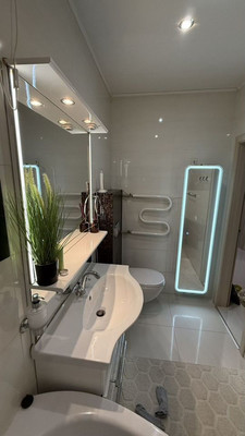 Продам трехкомнатную (3-комн.) квартиру, Добролюбова ул, 48, Калининград г