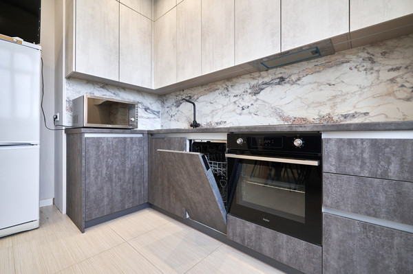 Продам двухкомнатную (2-комн.) квартиру, Новокуркинское ш, 51, Москва г