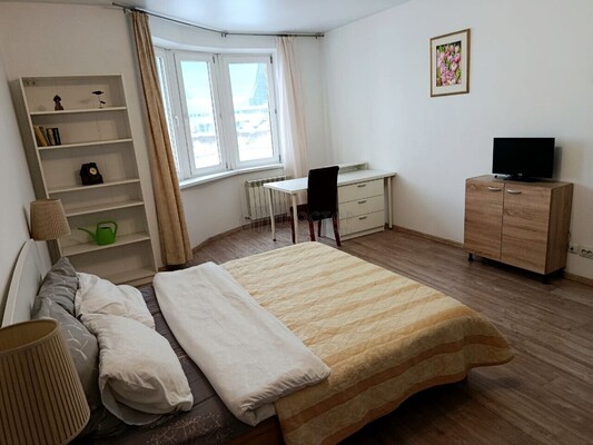 Продам многокомнатную квартиру, Красногорский б-р, 24, Красногорск г