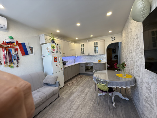 Продам двухкомнатную (2-комн.) квартиру, Гидростроителей ул, 63, Краснодар г