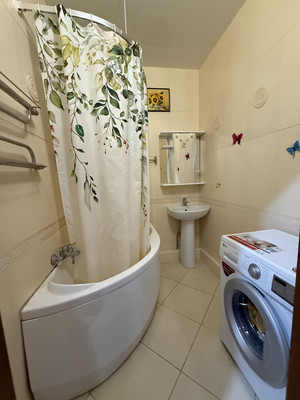 Продам двухкомнатную (2-комн.) квартиру, Гидростроителей ул, 63, Краснодар г