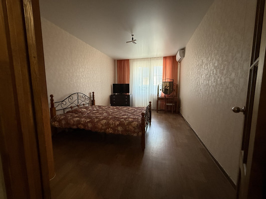 Продам двухкомнатную (2-комн.) квартиру, Гидростроителей ул, 63, Краснодар г