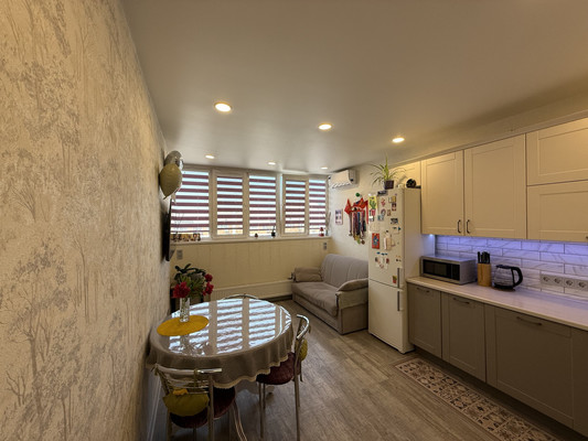 Продам двухкомнатную (2-комн.) квартиру, Гидростроителей ул, 63, Краснодар г