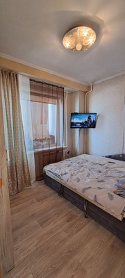 Продам двухкомнатную (2-комн.) квартиру, Парашютная ул, 74а, Красноярск г