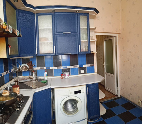 Продам двухкомнатную (2-комн.) квартиру, Совхозная ул, 4а, Симферополь г