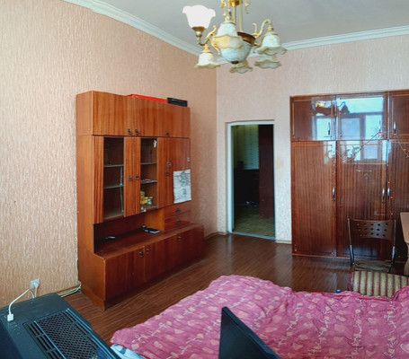 Продам двухкомнатную (2-комн.) квартиру, Совхозная ул, 4а, Симферополь г