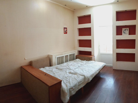 Продам двухкомнатную (2-комн.) квартиру, Совхозная ул, 4а, Симферополь г