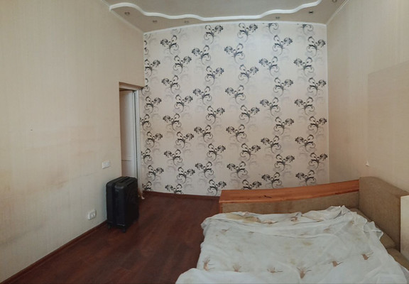 Продам двухкомнатную (2-комн.) квартиру, Совхозная ул, 4а, Симферополь г