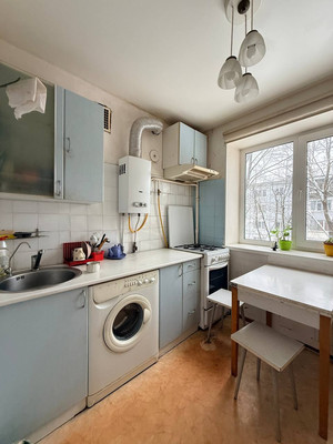 Продам трехкомнатную (3-комн.) квартиру, Псковская ул, 18, Великий Новгород г