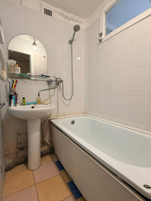 Продам трехкомнатную (3-комн.) квартиру, Псковская ул, 18, Великий Новгород г