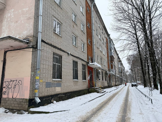 Продам трехкомнатную (3-комн.) квартиру, Псковская ул, 18, Великий Новгород г