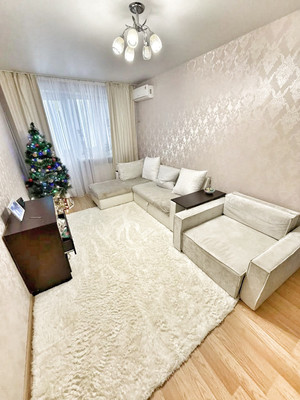 Продам однокомнатную (1-комн.) квартиру, Ратной Славы ул, 42, Российский п