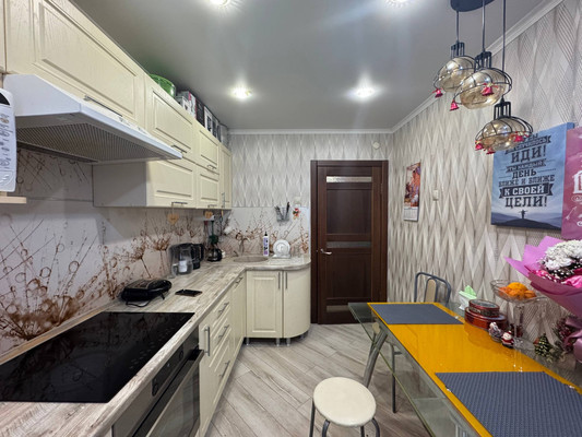 Продам трехкомнатную (3-комн.) квартиру, Красина ул, 50а, Ишим г