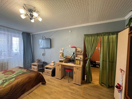 Продам трехкомнатную (3-комн.) квартиру, Красина ул, 50а, Ишим г