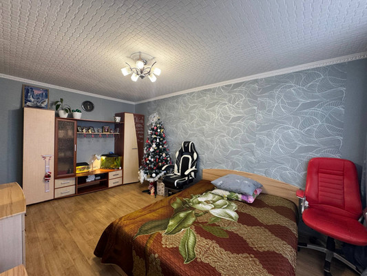 Продам трехкомнатную (3-комн.) квартиру, Красина ул, 50а, Ишим г