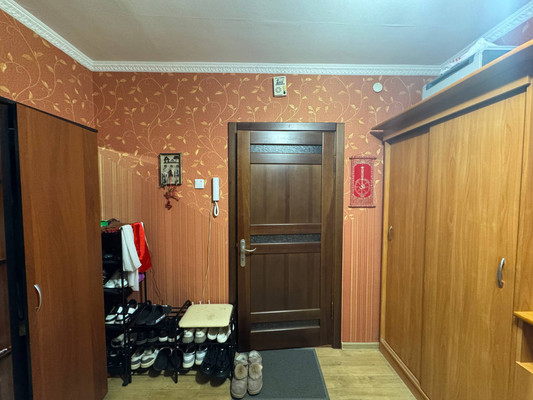 Продам трехкомнатную (3-комн.) квартиру, Красина ул, 50а, Ишим г