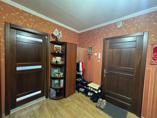 Продам трехкомнатную (3-комн.) квартиру, Красина ул, 50а, Ишим г
