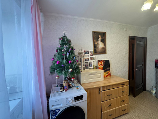 Продам трехкомнатную (3-комн.) квартиру, Красина ул, 50а, Ишим г