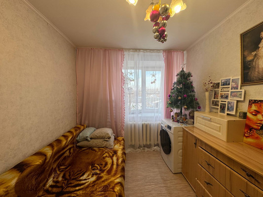 Продам трехкомнатную (3-комн.) квартиру, Красина ул, 50а, Ишим г