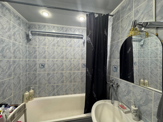 Продам трехкомнатную (3-комн.) квартиру, Красина ул, 50а, Ишим г