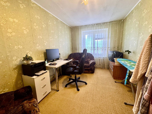 Продам трехкомнатную (3-комн.) квартиру, Гагарина ул, 40а, Гагарино с
