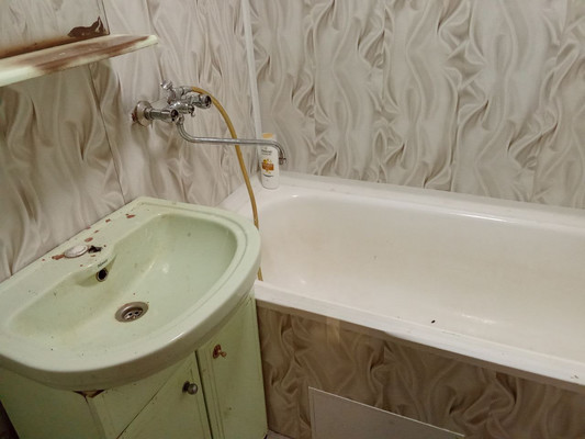 Продам трехкомнатную (3-комн.) квартиру, Урицкого ул, 65, Белоомут рп