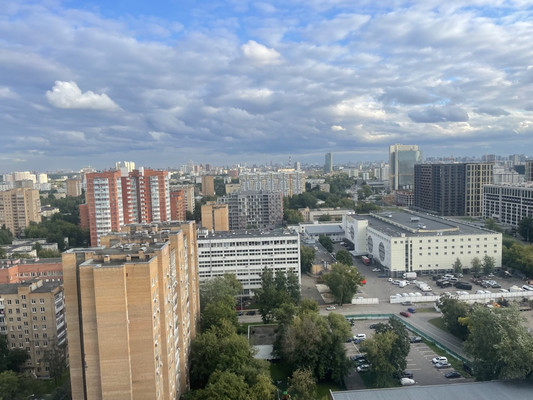 Продам трехкомнатную (3-комн.) квартиру, Лермонтовская ул, 1, Москва г