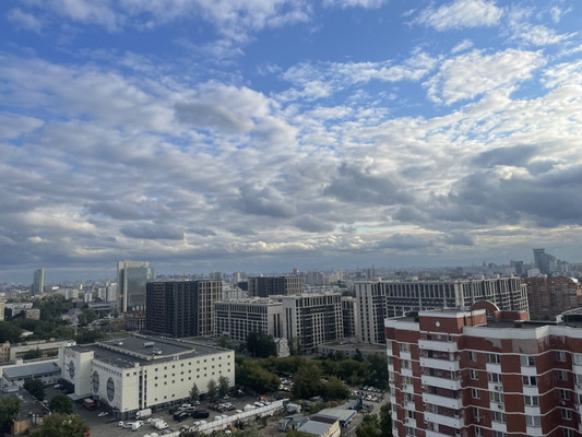 Продам трехкомнатную (3-комн.) квартиру, Лермонтовская ул, 1, Москва г