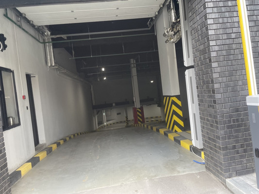 Продам трехкомнатную (3-комн.) квартиру, Лермонтовская ул, 1, Москва г