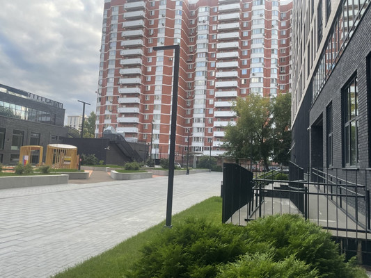 Продам трехкомнатную (3-комн.) квартиру, Лермонтовская ул, 1, Москва г