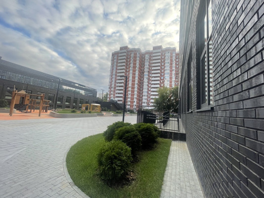 Продам трехкомнатную (3-комн.) квартиру, Лермонтовская ул, 1, Москва г