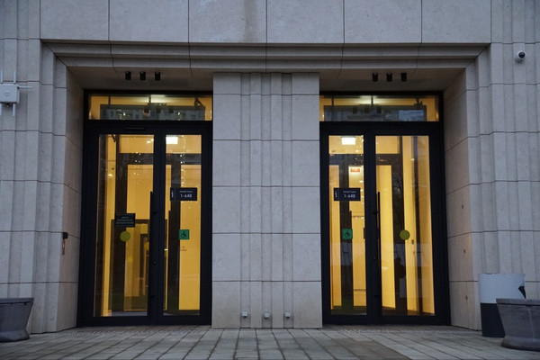 Продам трехкомнатную (3-комн.) квартиру, Генерала Дорохова ул, 49, Москва г