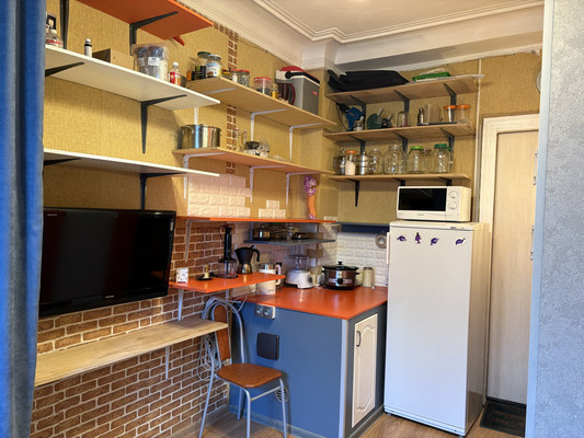 Продам комнату в 20-комн. квартире, Среднеохтинский пр-кт, 33/15, Санкт-Петербург г