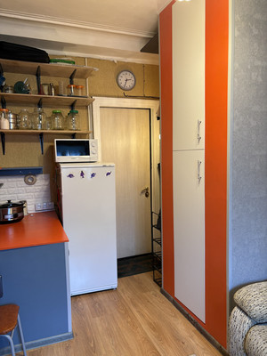 Продам комнату в 20-комн. квартире, Среднеохтинский пр-кт, 33/15, Санкт-Петербург г