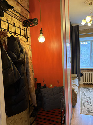 Продам комнату в 20-комн. квартире, Среднеохтинский пр-кт, 33/15, Санкт-Петербург г