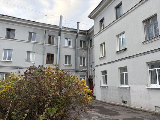 Продам комнату в 20-комн. квартире, Среднеохтинский пр-кт, 33/15, Санкт-Петербург г