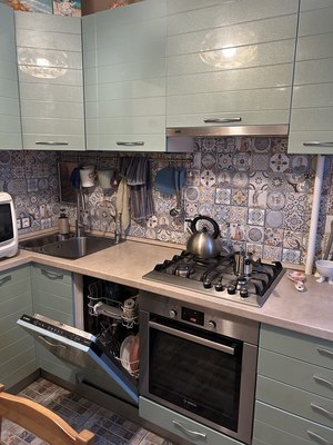 Продам трехкомнатную (3-комн.) квартиру, Черноморский б-р, 4, Москва г