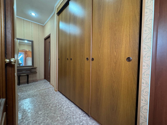 Продам двухкомнатную (2-комн.) квартиру, Мира пр-кт, 13, Комсомольск-на-Амуре г